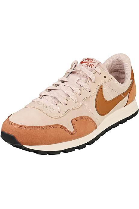 nike pegasus vs internationalist.